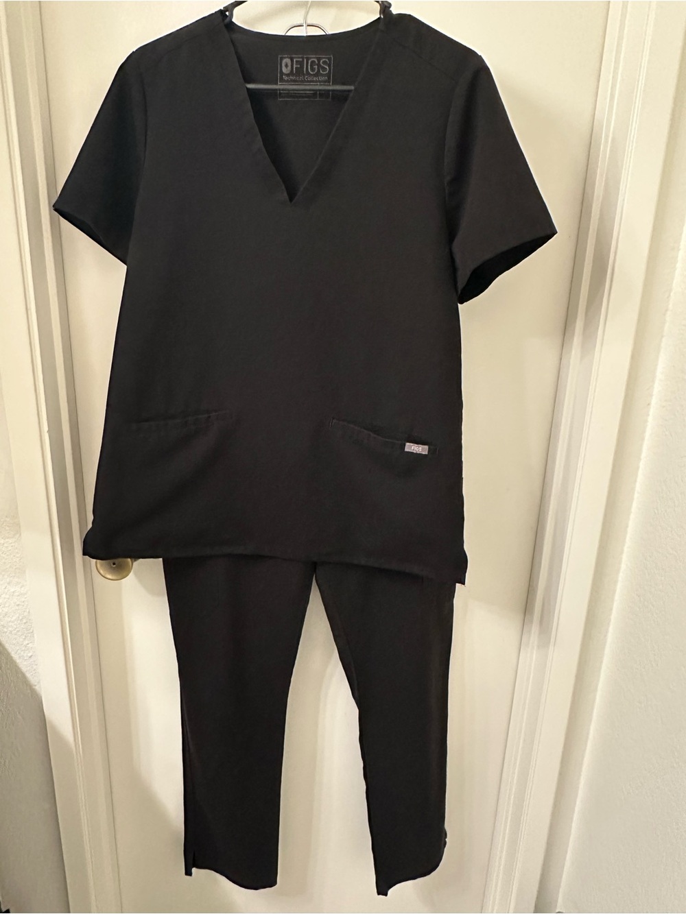 Figs Black Medical Scrub Set - V-Neck Top & Pants
